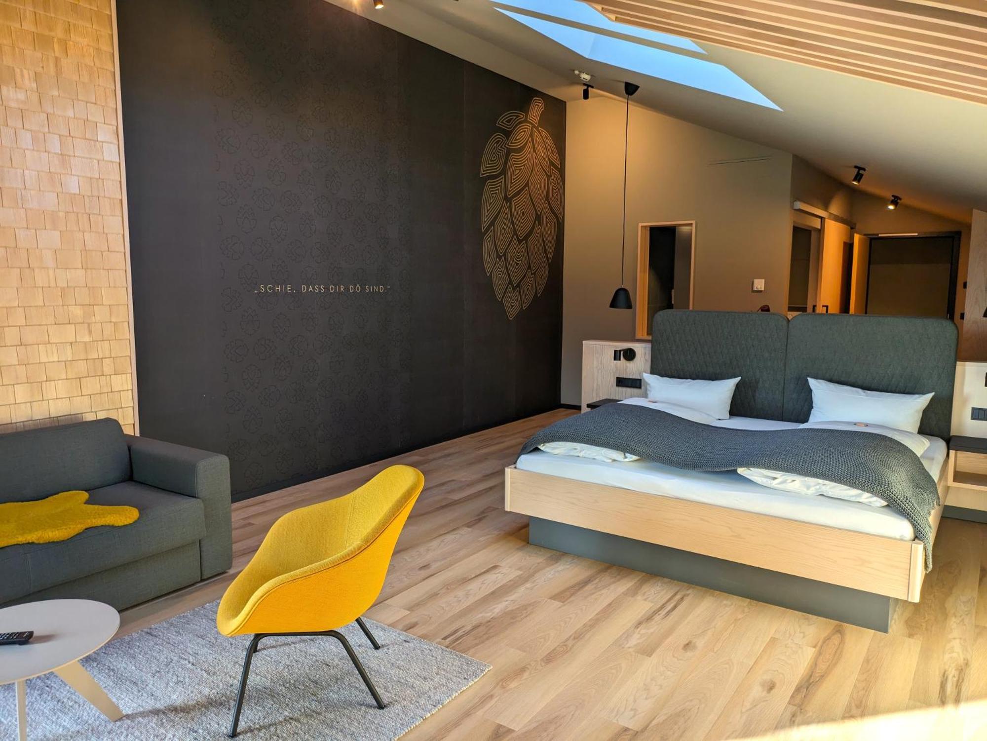 Hotel Zum Goldenen Hirsch ซอนโทเฟิน ภายนอก รูปภาพ