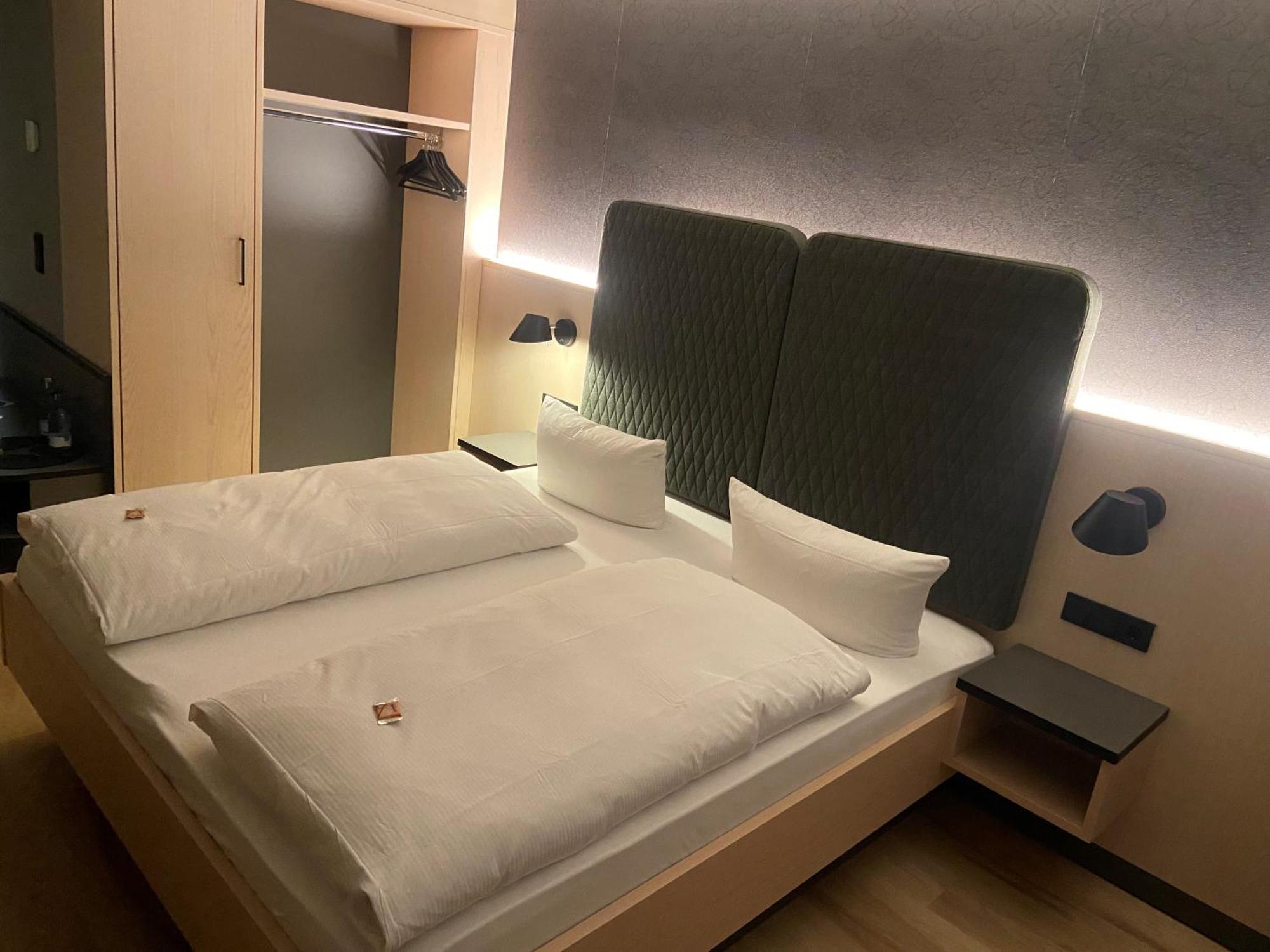 Hotel Zum Goldenen Hirsch ซอนโทเฟิน ภายนอก รูปภาพ