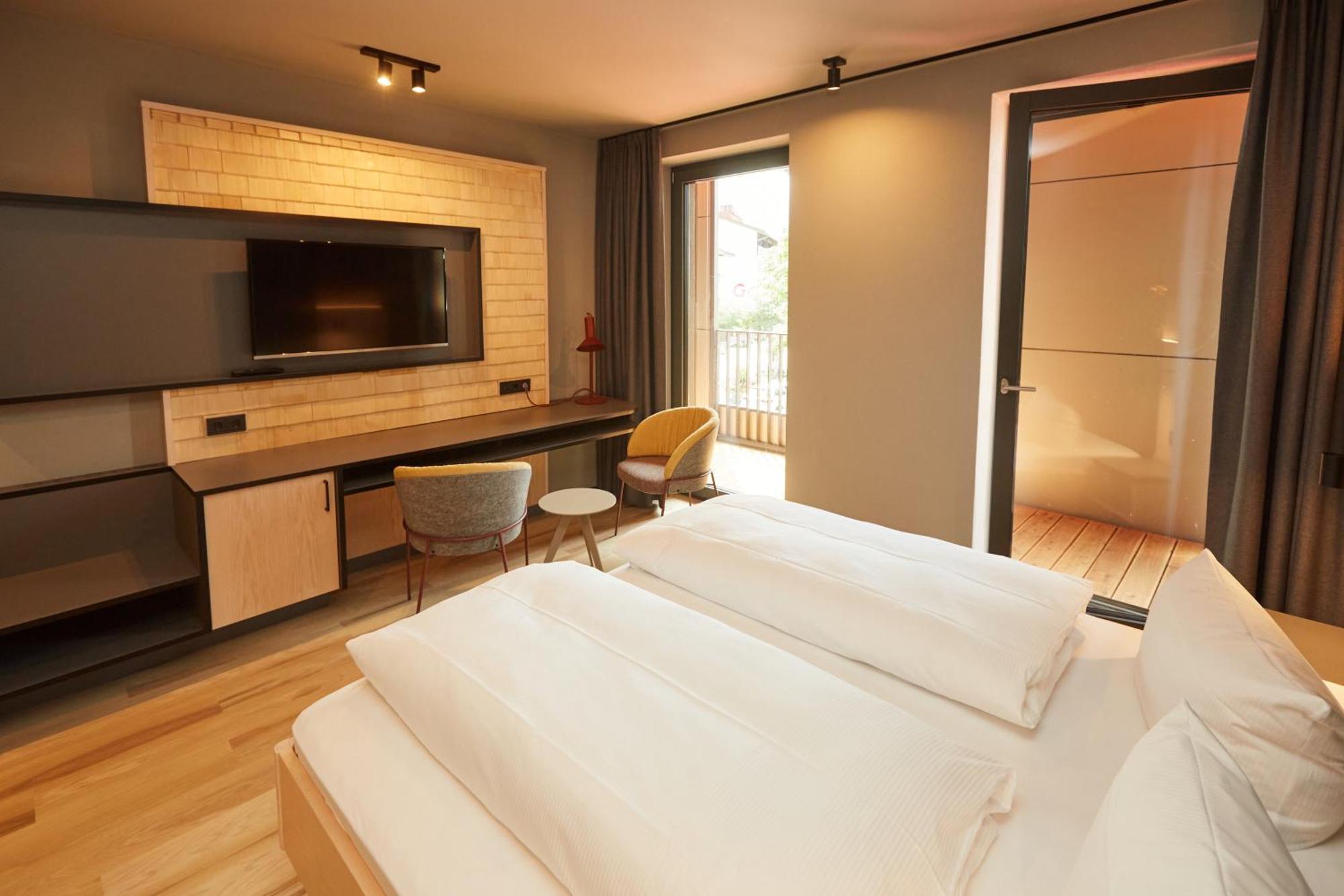 Hotel Zum Goldenen Hirsch ซอนโทเฟิน ภายนอก รูปภาพ