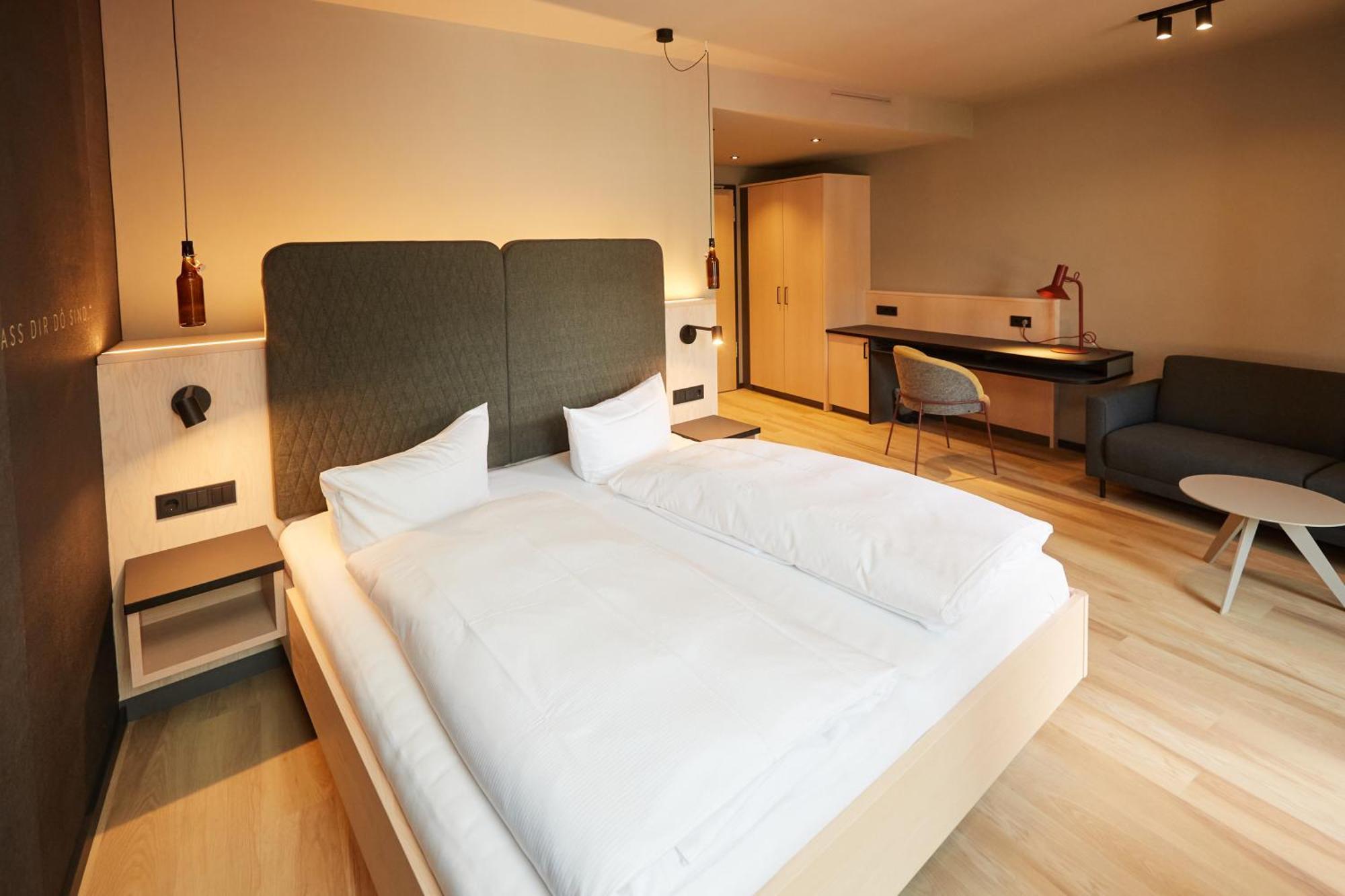 Hotel Zum Goldenen Hirsch ซอนโทเฟิน ภายนอก รูปภาพ