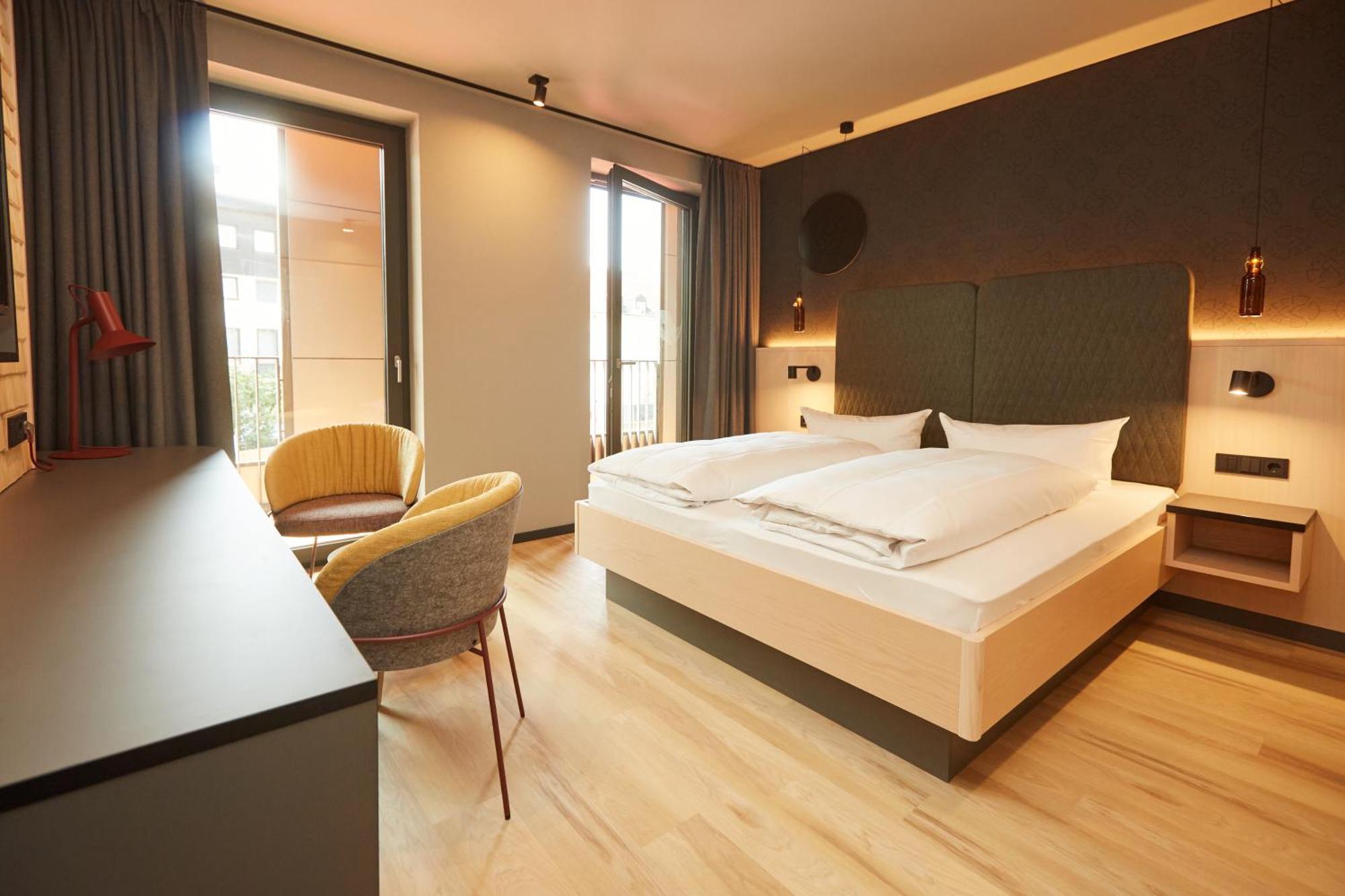 Hotel Zum Goldenen Hirsch ซอนโทเฟิน ภายนอก รูปภาพ