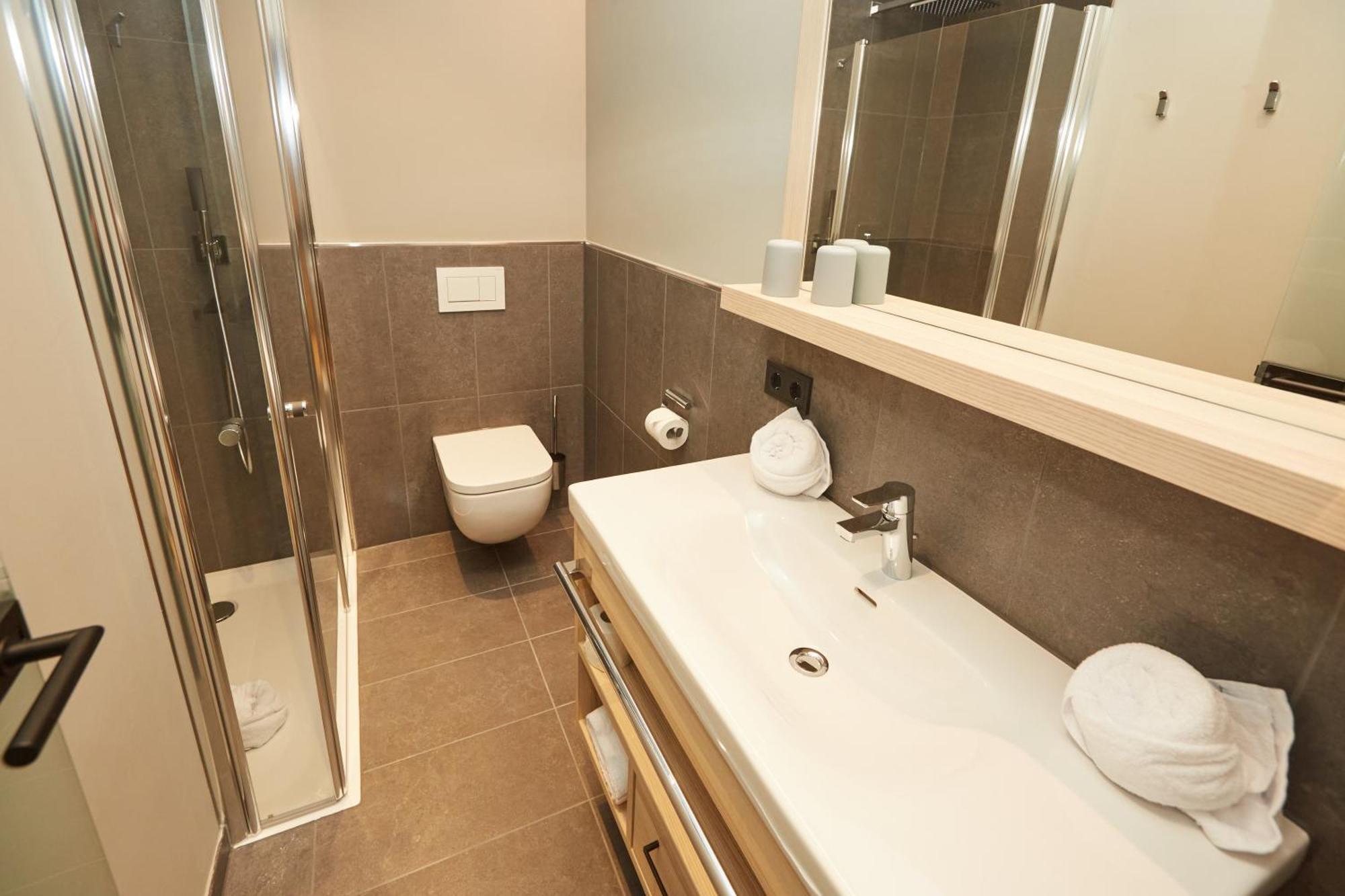 Hotel Zum Goldenen Hirsch ซอนโทเฟิน ภายนอก รูปภาพ