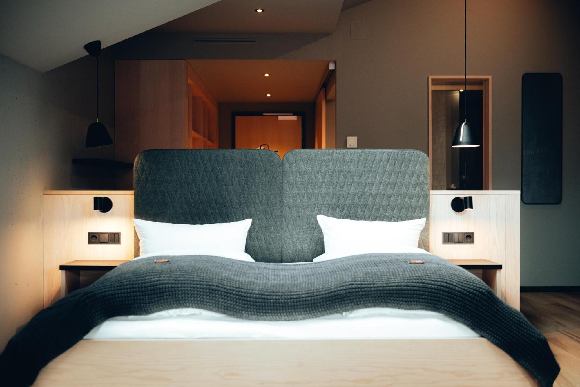Hotel Zum Goldenen Hirsch ซอนโทเฟิน ภายนอก รูปภาพ