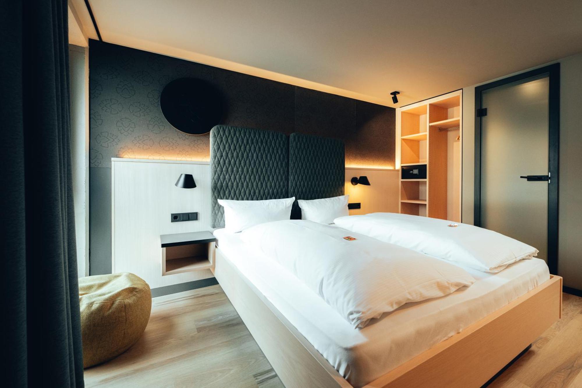 Hotel Zum Goldenen Hirsch ซอนโทเฟิน ภายนอก รูปภาพ