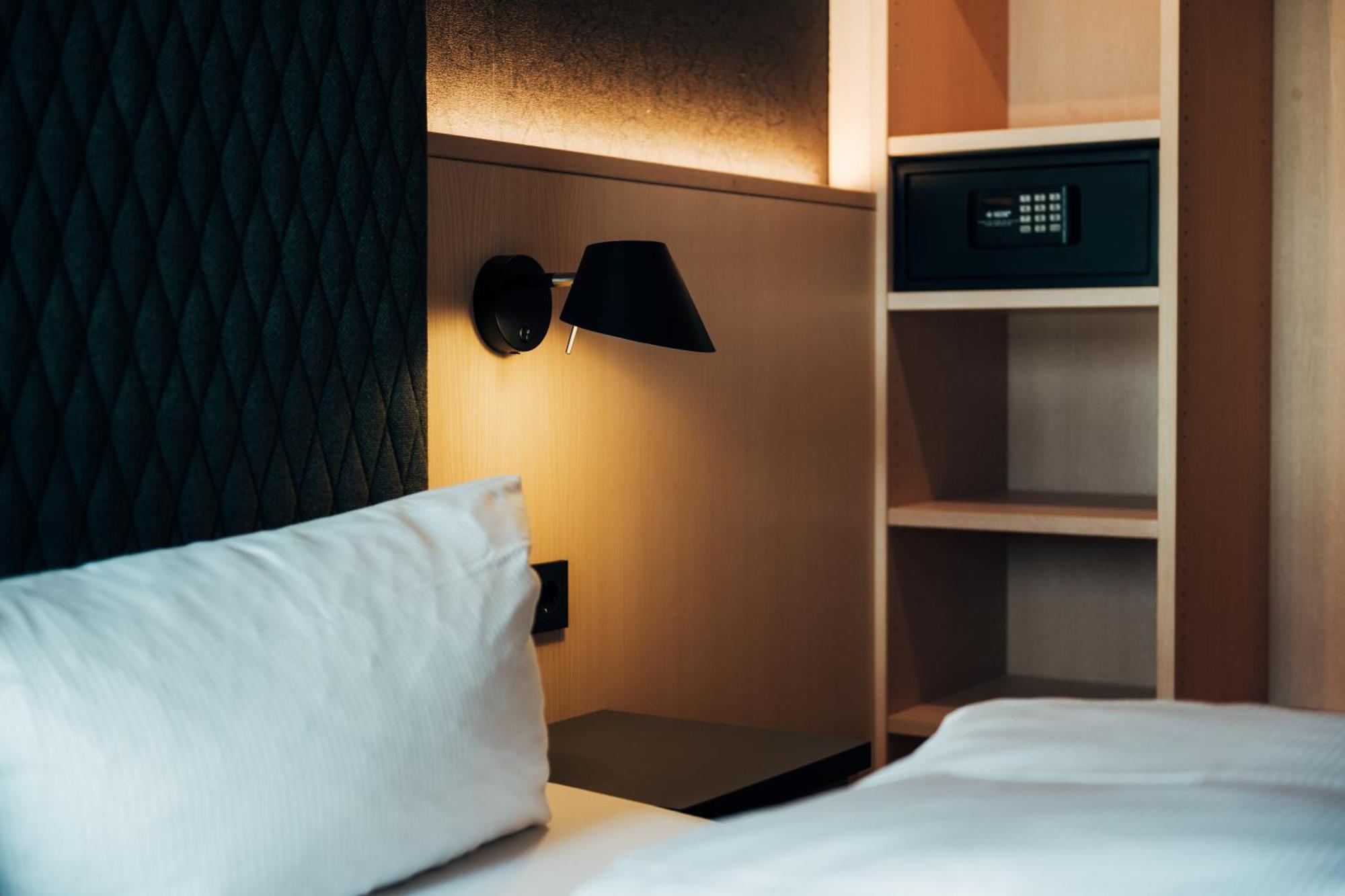 Hotel Zum Goldenen Hirsch ซอนโทเฟิน ภายนอก รูปภาพ