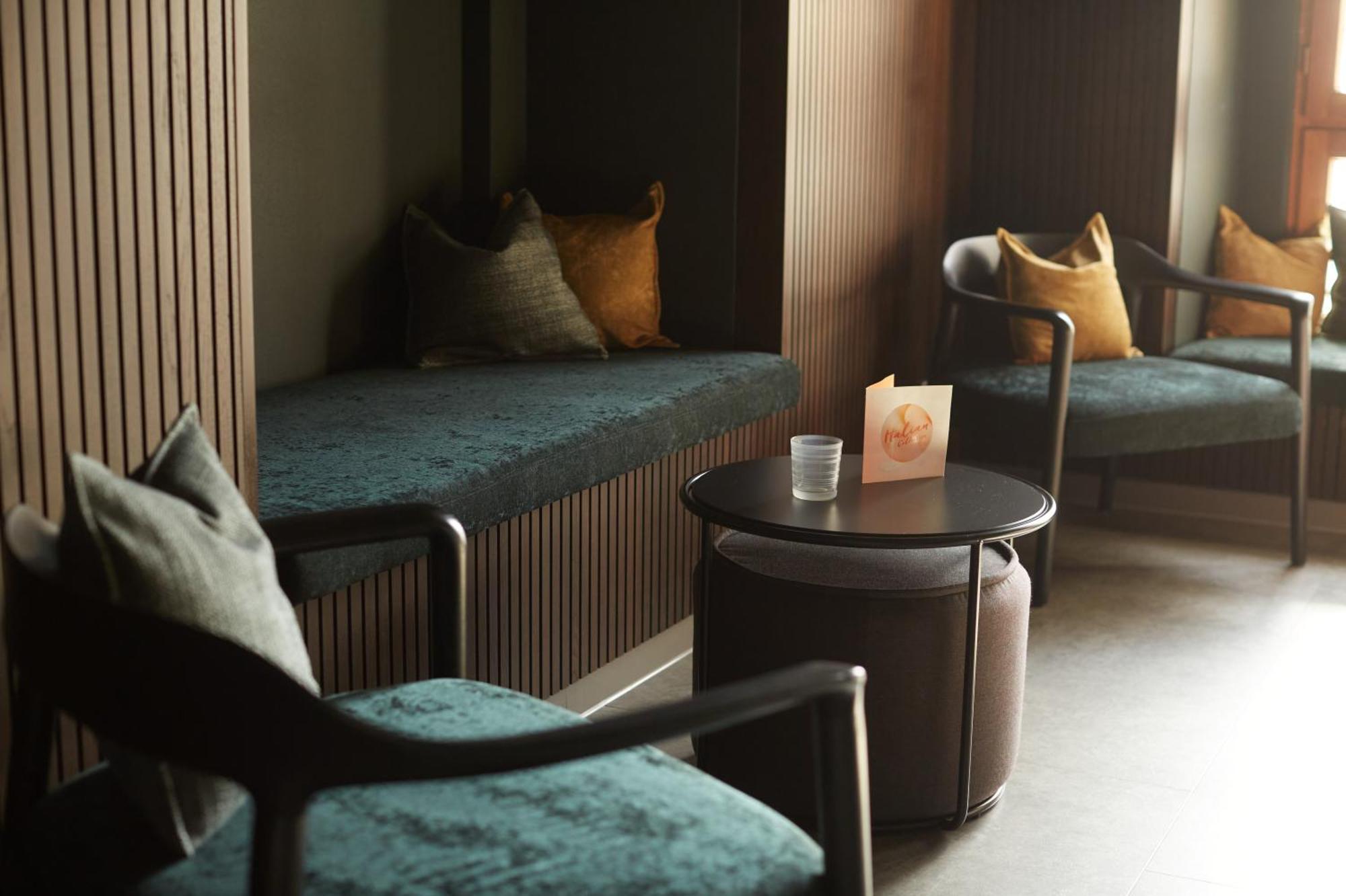 Hotel Zum Goldenen Hirsch ซอนโทเฟิน ภายนอก รูปภาพ