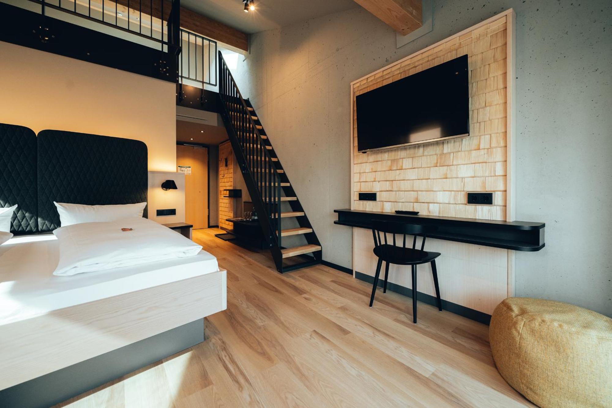 Hotel Zum Goldenen Hirsch ซอนโทเฟิน ภายนอก รูปภาพ