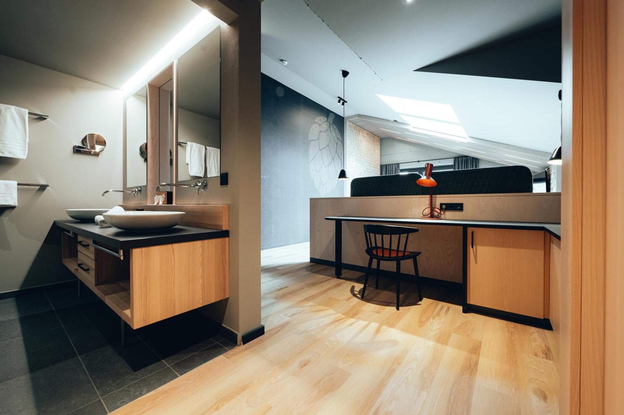 Hotel Zum Goldenen Hirsch ซอนโทเฟิน ภายนอก รูปภาพ