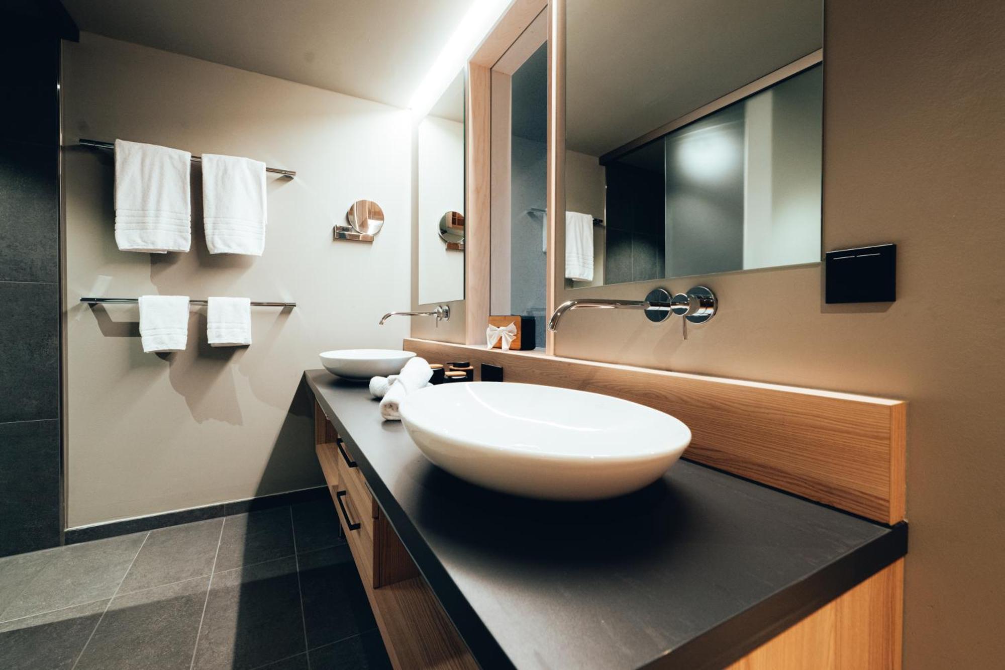 Hotel Zum Goldenen Hirsch ซอนโทเฟิน ภายนอก รูปภาพ