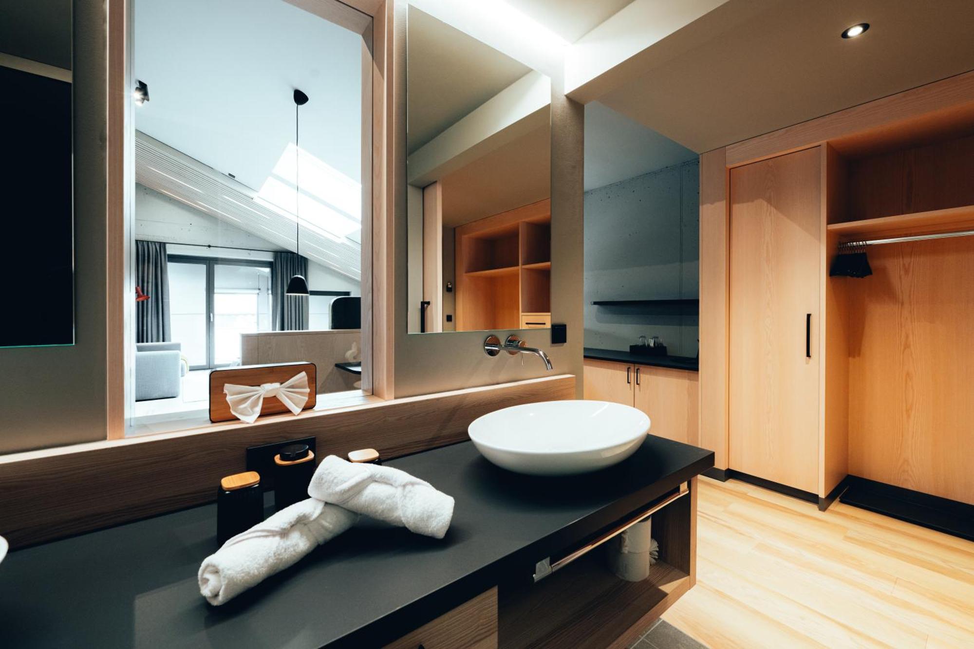 Hotel Zum Goldenen Hirsch ซอนโทเฟิน ภายนอก รูปภาพ