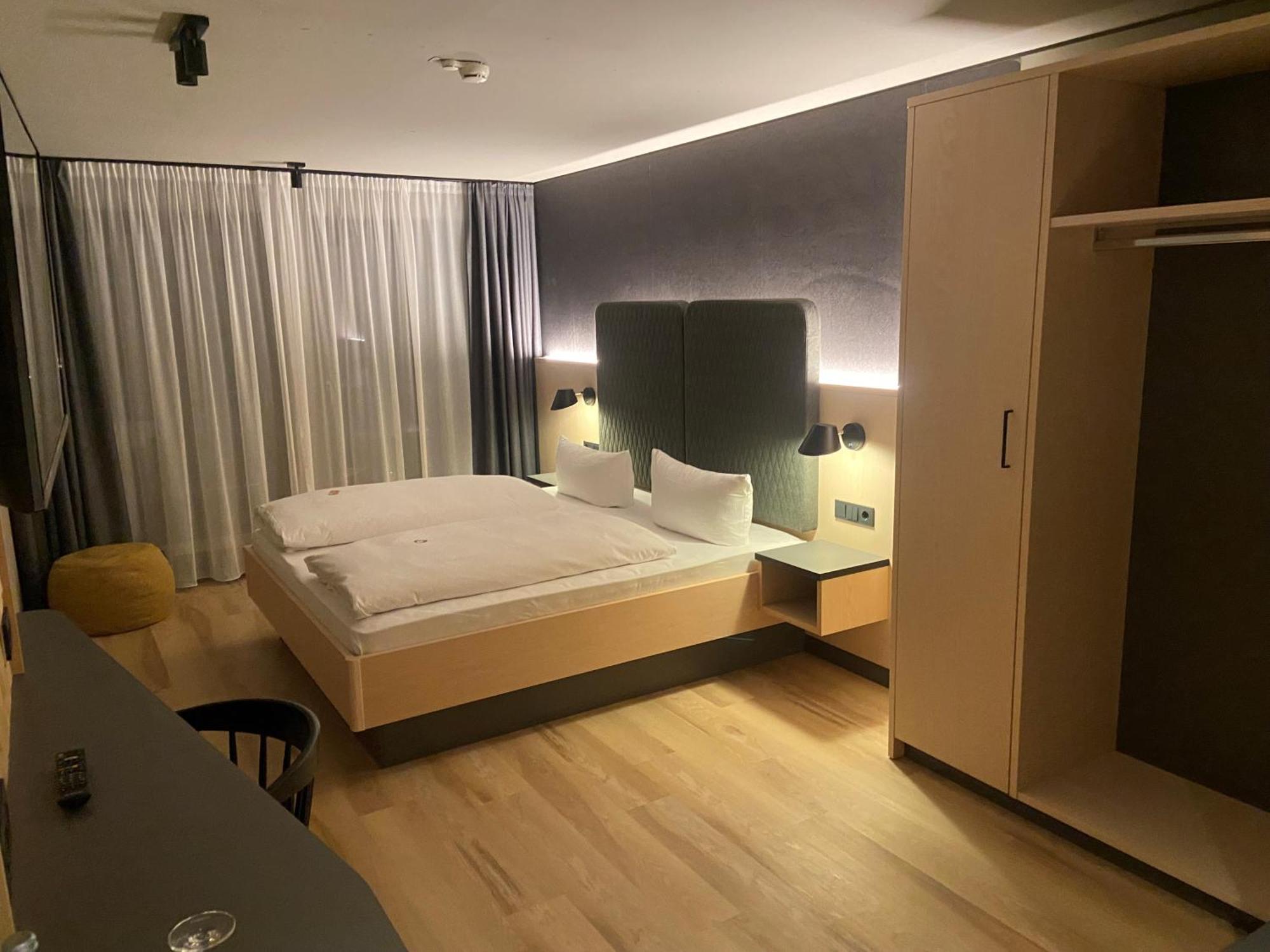 Hotel Zum Goldenen Hirsch ซอนโทเฟิน ภายนอก รูปภาพ